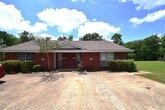 Primary Photo - 804 E College St