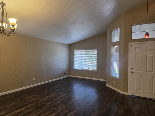 Foto del edificio - 1461 Velasquez Ln