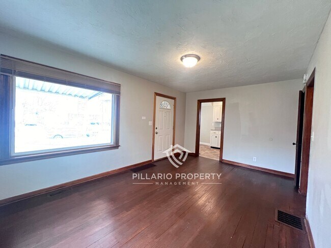Building Photo - Renovated 2 Bedroom / 1 Bathroom in Anders...