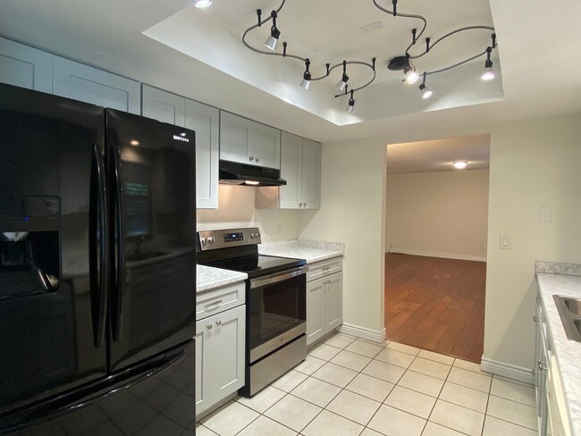 Building Photo - 3 Bedroom, 2 Bath Single Family Pool Home ...