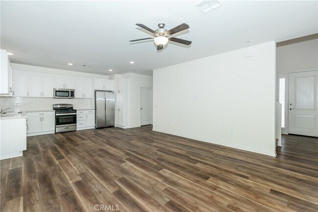 Foto del edificio - 16852 Muscatel St