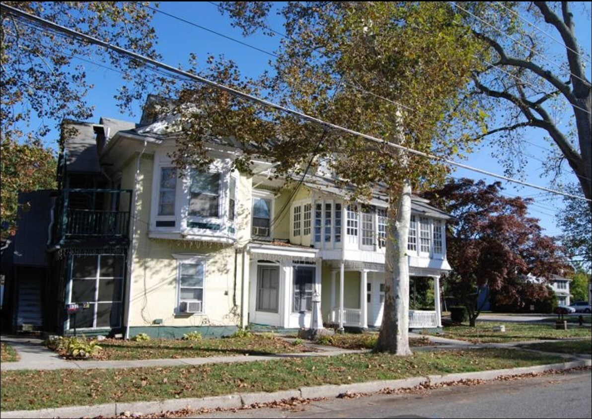 Primary Photo - 200 N East Ave