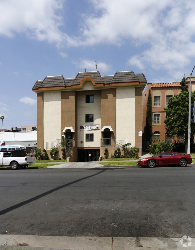 Building Photo - 545 S Manhattan Pl