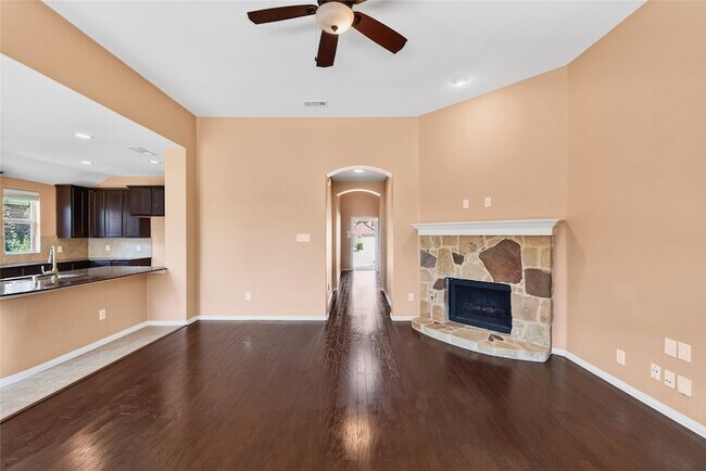 Foto del edificio - 417 Hackberry Dr