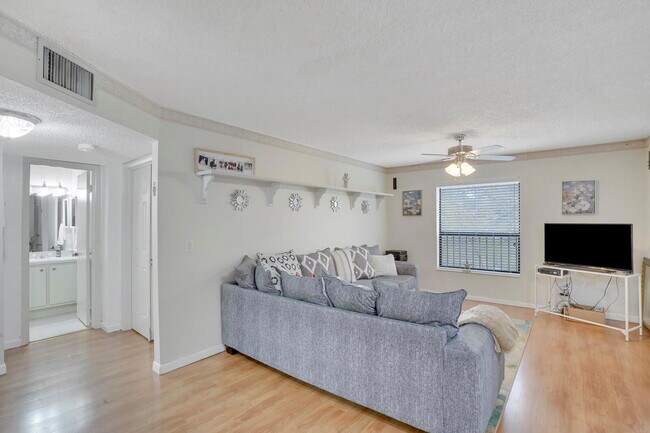Foto del edificio - 3543 Cocoplum Cir