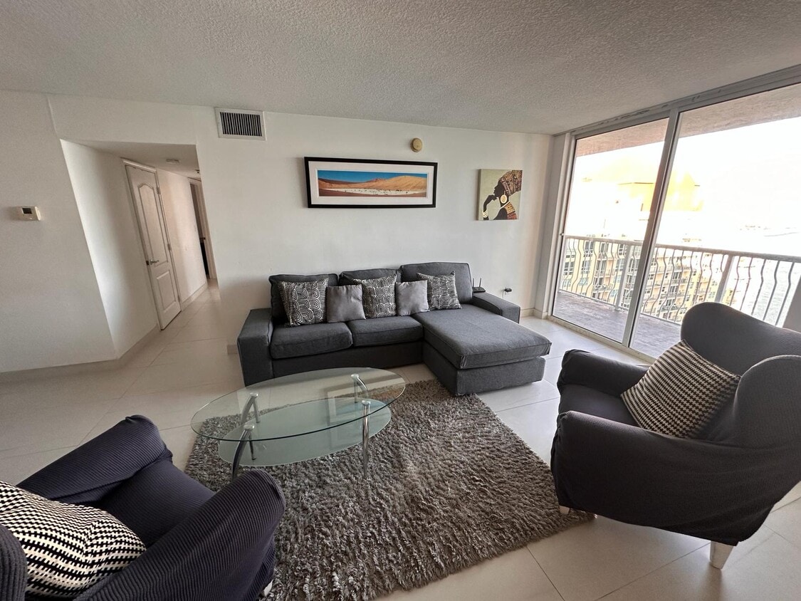 Primary Photo - 1200 Brickell Bay Dr