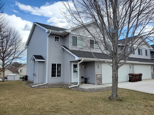 Quiet, end unit - 435 Cedar Pl