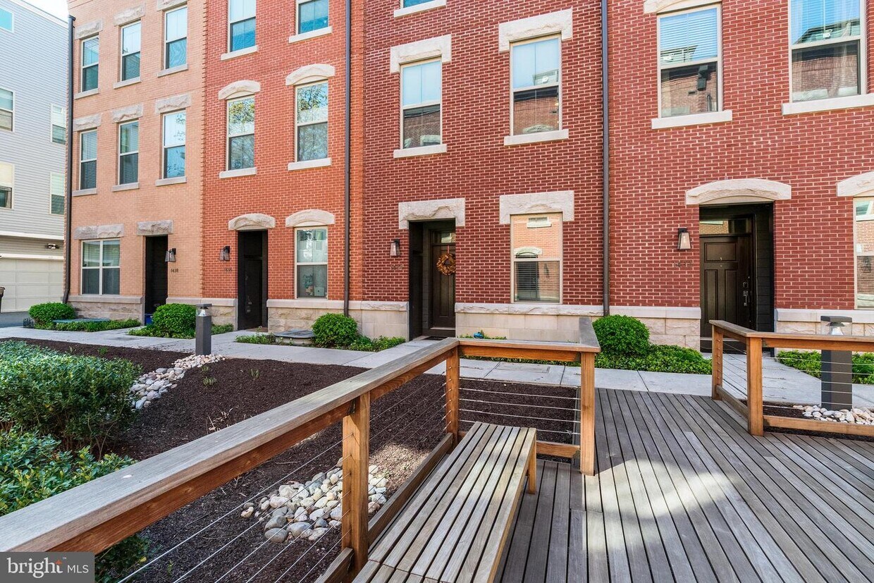 Primary Photo - 1434 S Lawrence Terrace