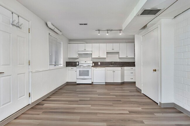 Foto del edificio - 1 Bed 1 Bath in Prime NW District!