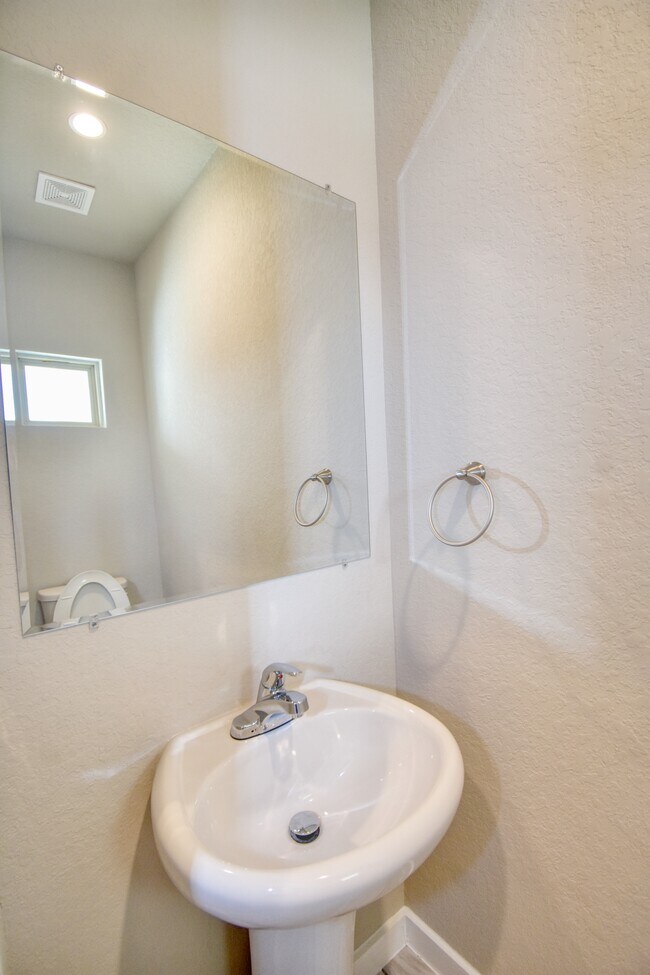 Building Photo - 8406 Via Verona