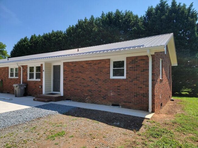 Building Photo - 705 China Grove Hwy