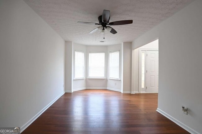 Building Photo - 3998 Oak Crossing Dr NE