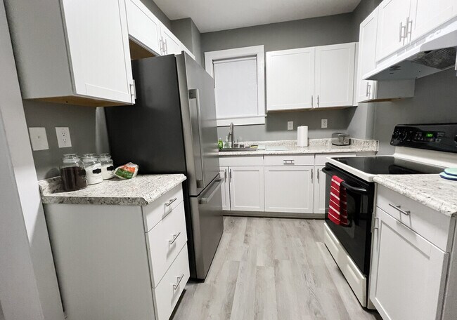 Building Photo - 817 Ferdinand Ave Sw