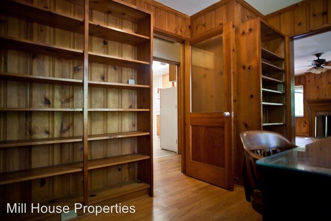 Building Photo - 424 Brookside Dr