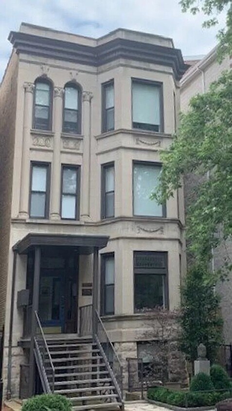 Primary Photo - 712 W Briar Pl