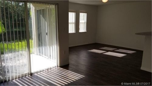 Foto del edificio - 8851 NW 110th Pl