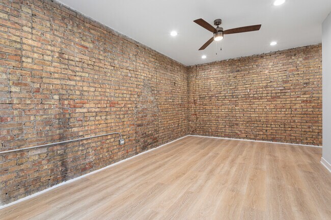 Foto del edificio - 7381 N Damen Ave