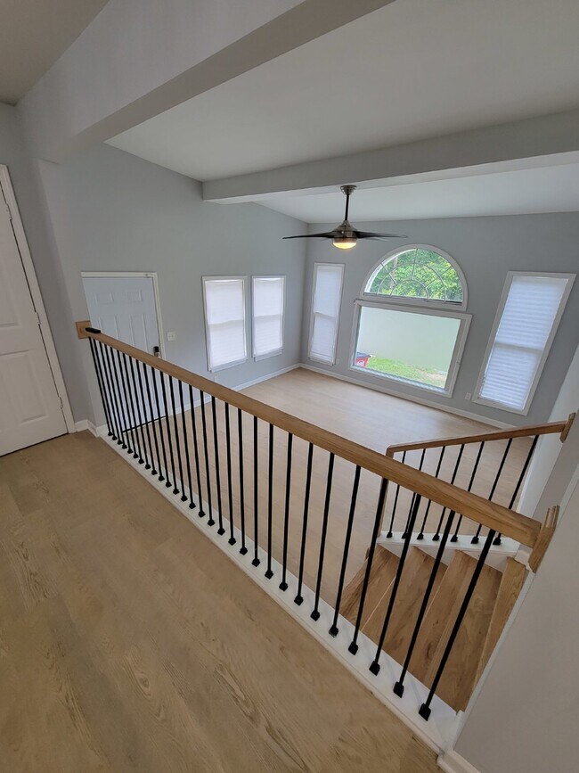 Building Photo - THIS HOME LOOKS LIKE NEW!