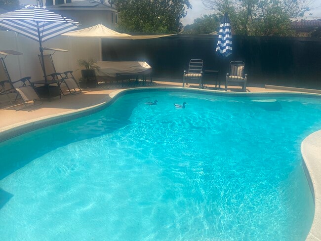 Foto del edificio - 9310 Dempster Dr