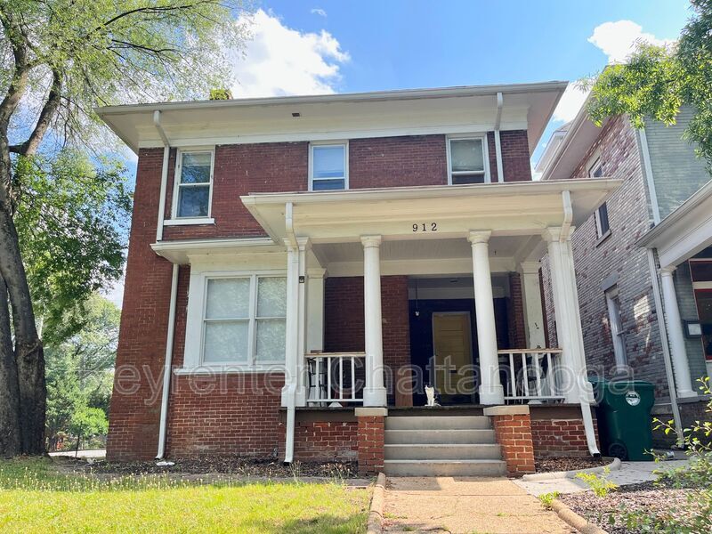 Primary Photo - 912 Oak St