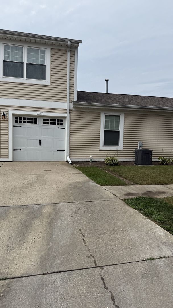 Building Photo - 306 Russet Way