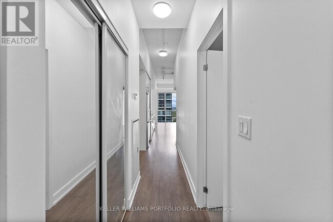 Building Photo - 75-1175 The Donway W