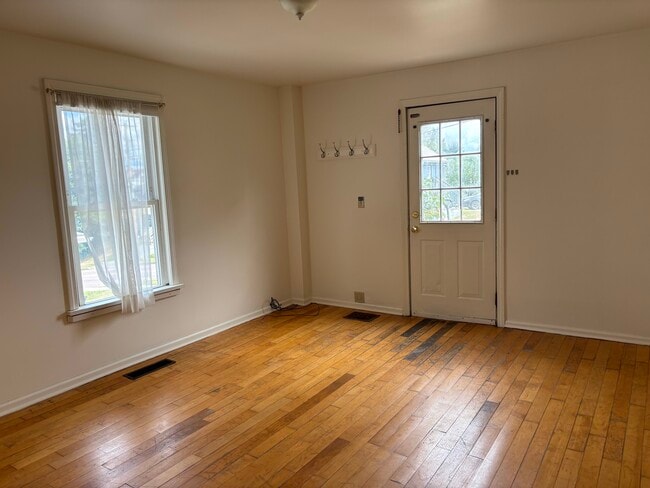 Foto del edificio - 432-434 Colchester Ave
