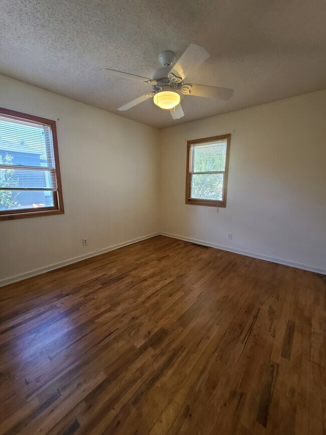 Building Photo - 3041 Forest Dr
