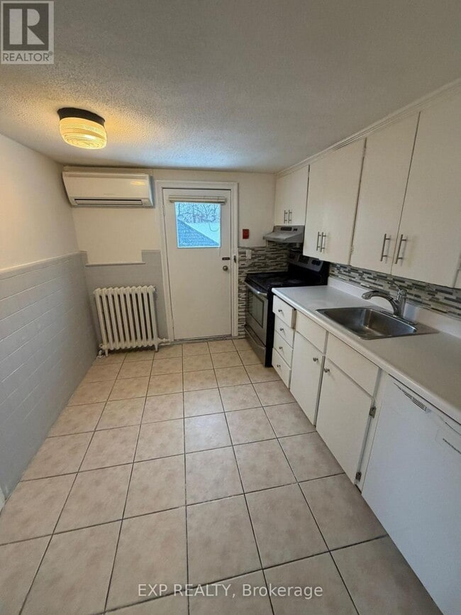 Building Photo - 354 Annette St