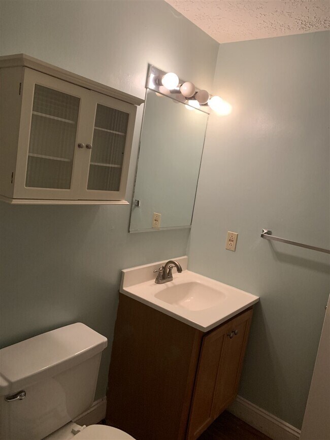 Building Photo - 555 Calef Rd