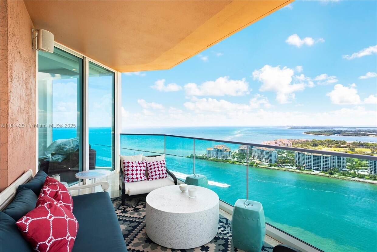 Foto principal - 300 South Pointe Dr