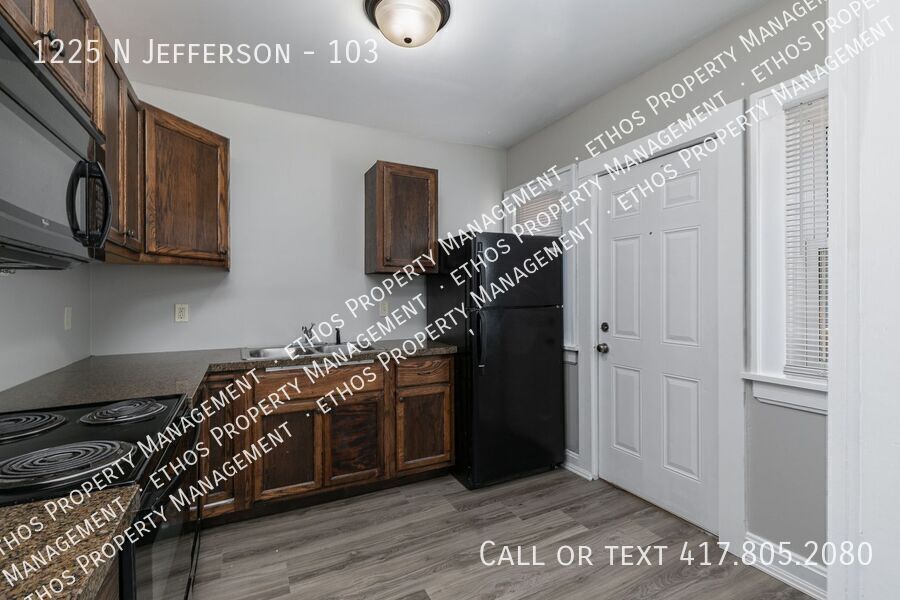 Primary Photo - 1225 N Jefferson Ave