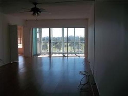 Primary Photo - 2950 N Palm Aire Dr