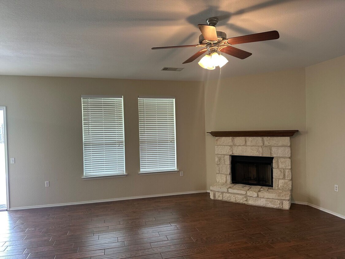 Foto principal - Modern 3/BR 2.5/BA Home with Stylish Kitch...