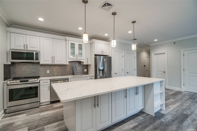 Building Photo - 110 New York Ave