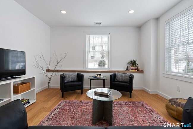 Building Photo - 179 Butternut St