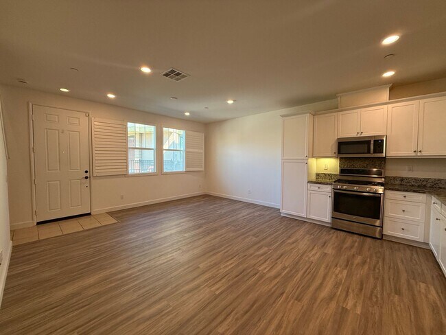 Foto del edificio - Modern 3BR/2.5BA Townhome in the Heart of ...