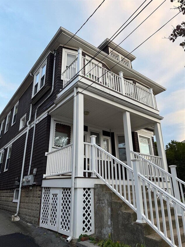 Primary Photo - 110 W Quincy St