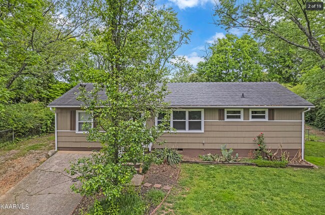Building Photo - 4917 Azalea Dr