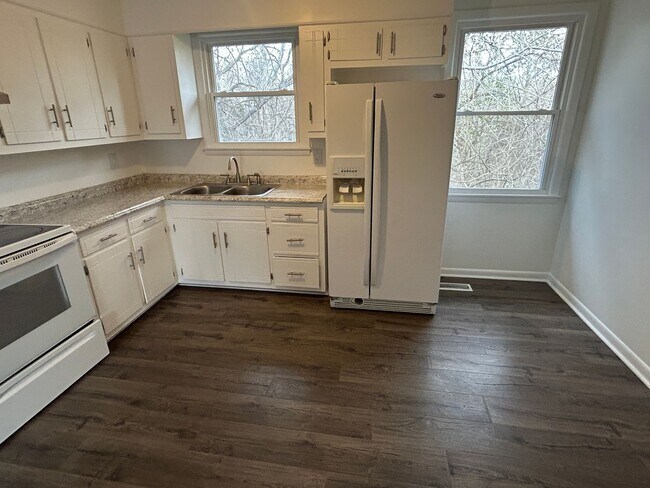 Foto del edificio - 4758 Trenton Dr