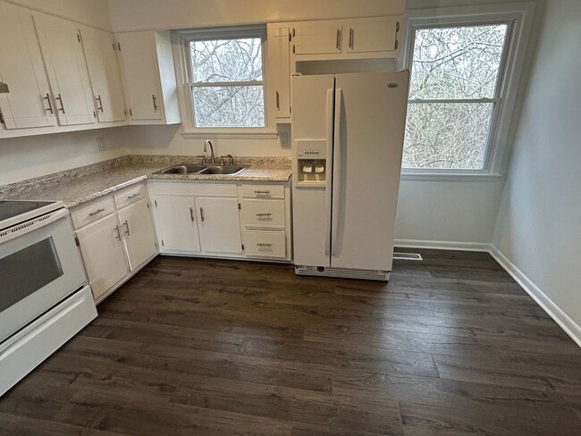 Building Photo - 4758 Trenton Dr