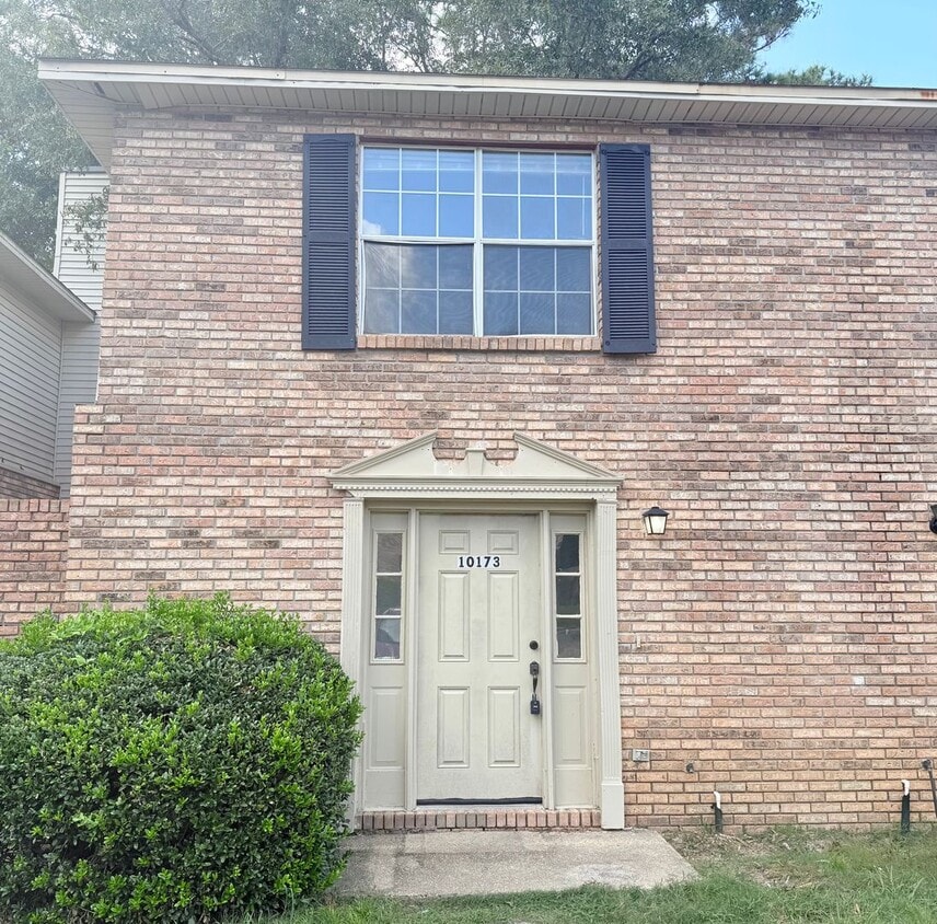 Primary Photo - 2 Bedroom Townhome Near Scenic Hills