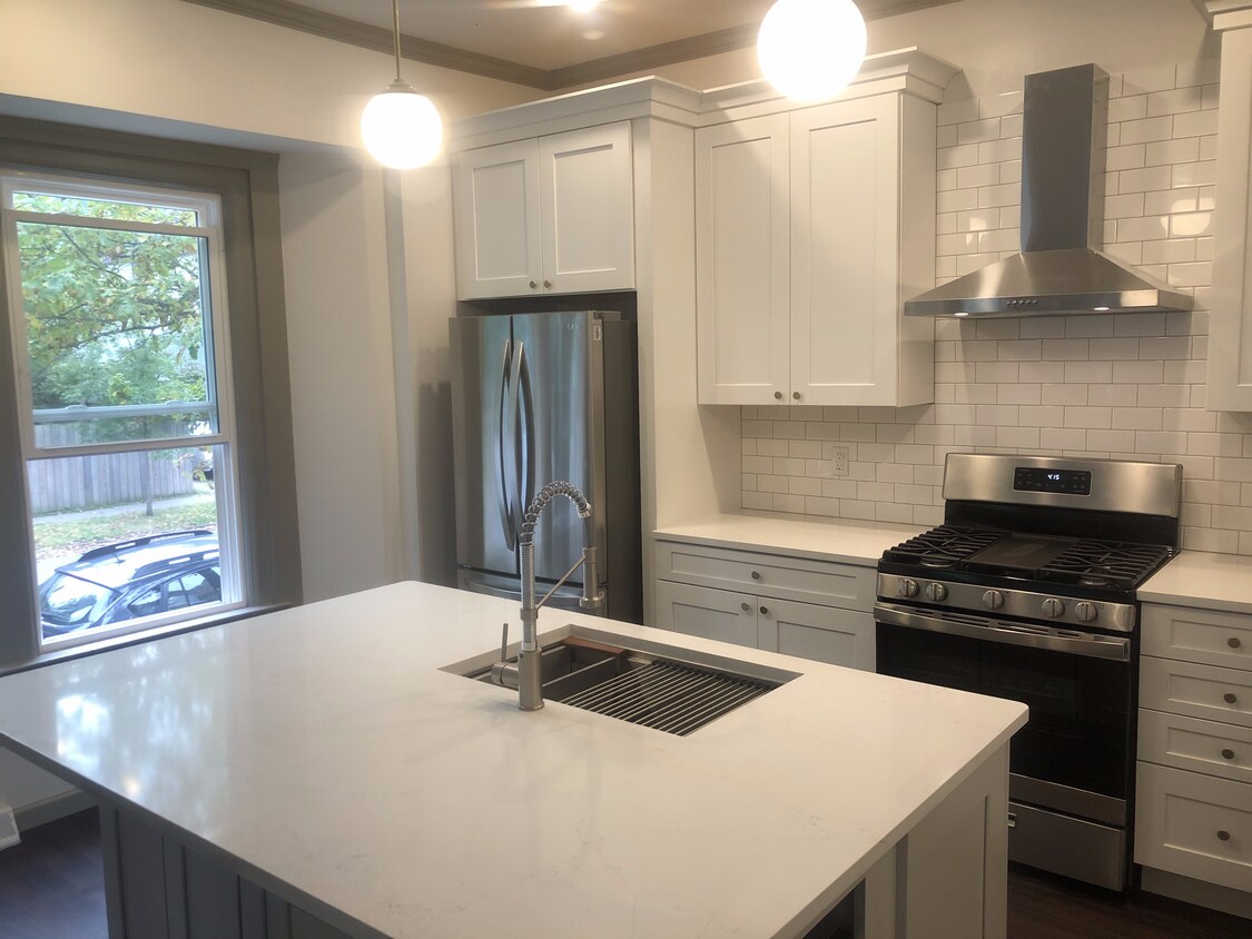 Kitchen - 242 Ashland Ave