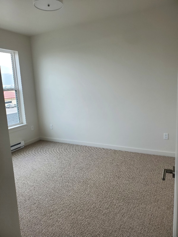 Building Photo - 2221 Willow Dr
