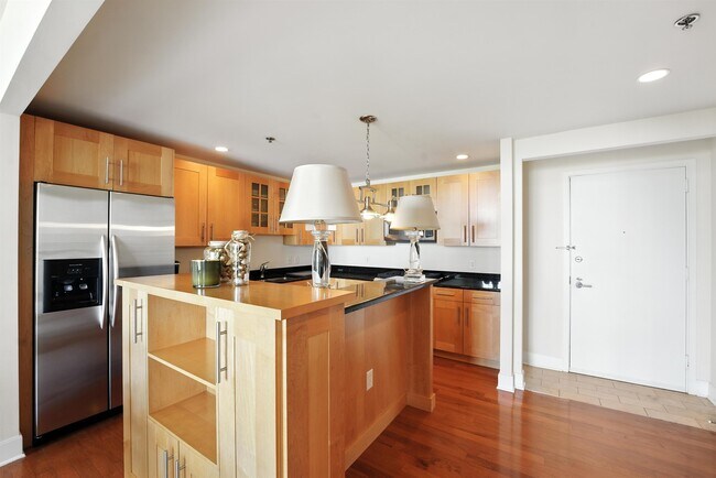 Foto del edificio - 1025 Maxwell Ln