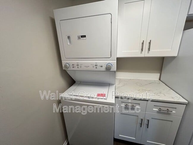 Building Photo - 5520 Beavercrest Dr