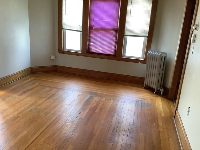 Building Photo - Beautifully maintained two-family house