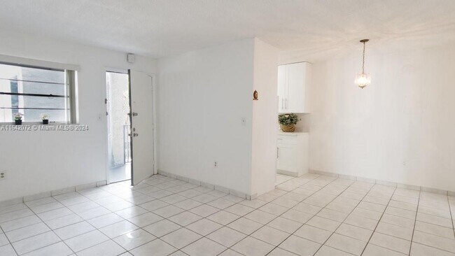 Building Photo - 2496 SW 17th Ave