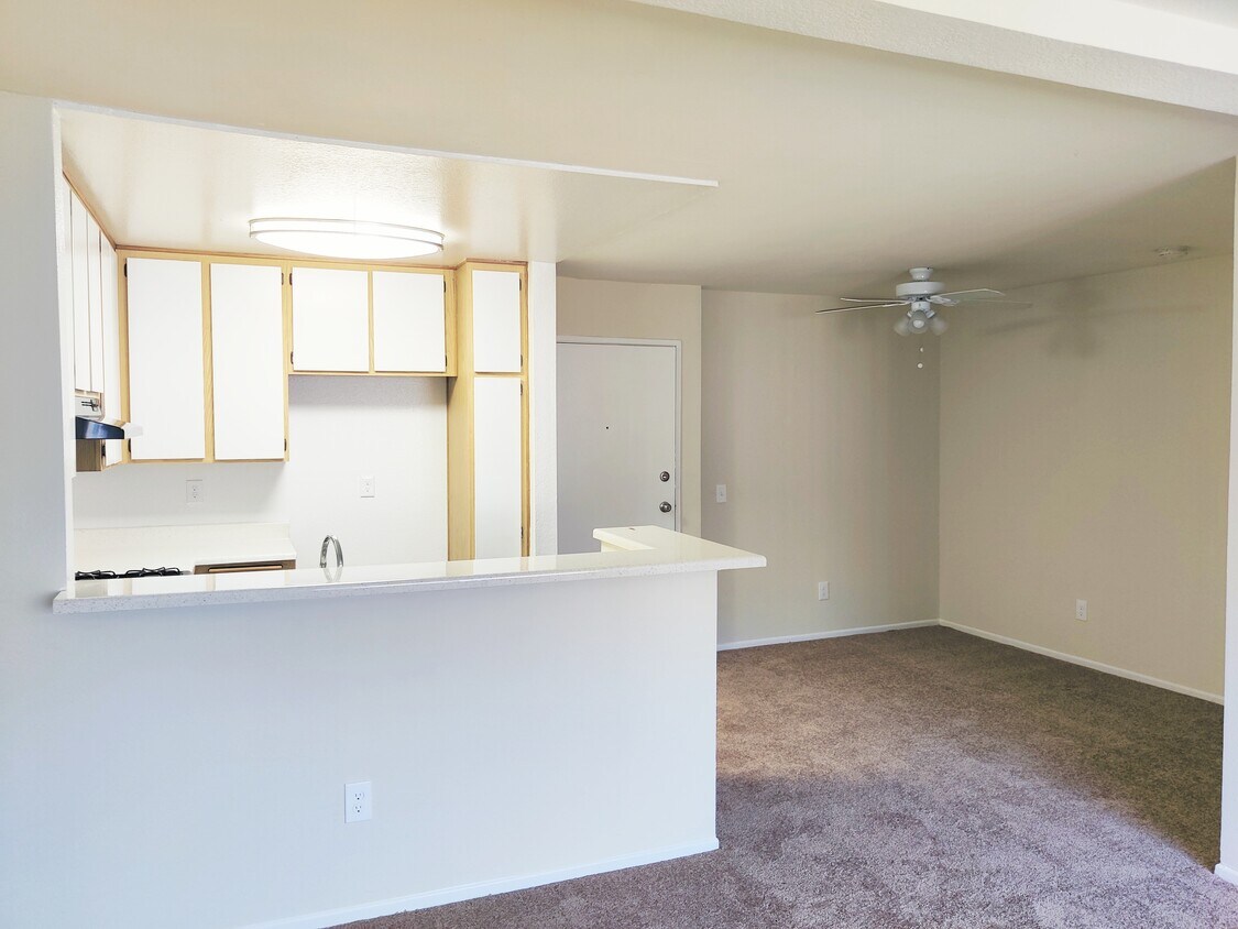 Kitchen & Dining - 9841 White Oak Ave