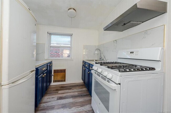 Foto del edificio - 1168 Pelham Pky